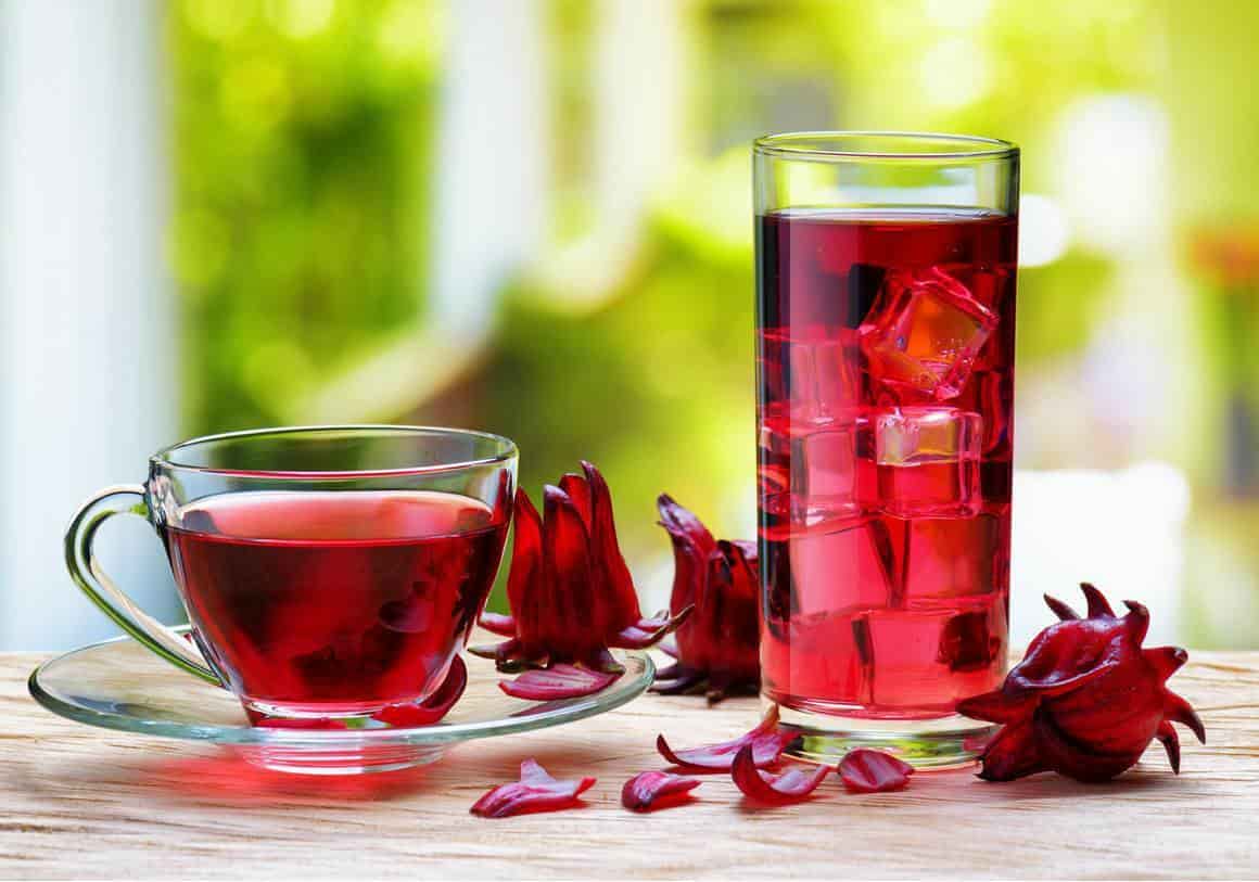 Cinco beneficios de consumir agua de flor de jamaica