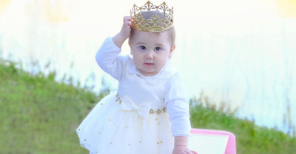 Los nombres que significan princesa son perfectos para una bebé muy querida por sus padres
