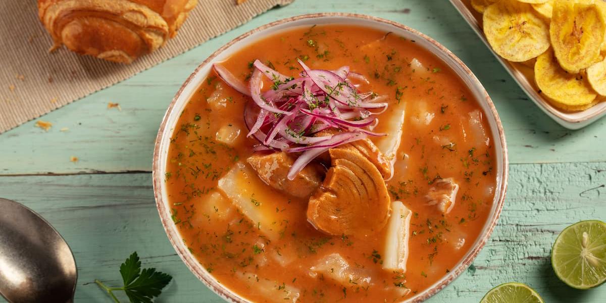 Raíces del Encebollado, el plato nacional de Ecuador