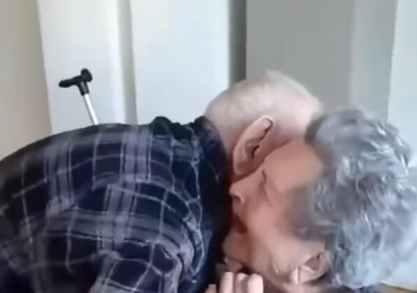 El conmovedor instante en el que anciano de 103 años se reencuentra con el ‘amor de su vida’ 